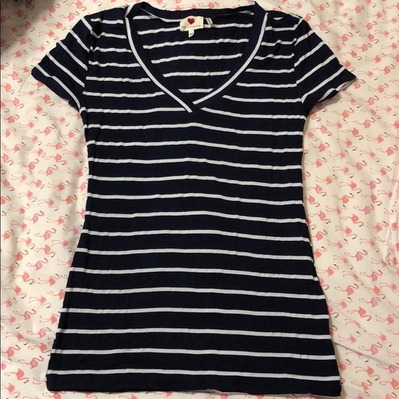 Cute V-Neck - Picture 1 of 2